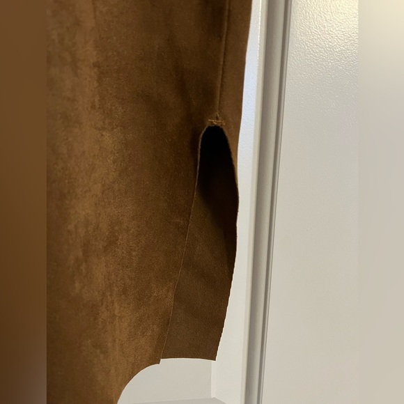 Wilfred Lis Suede skirt, size 2, rich brown color. - Picture 2 of 4